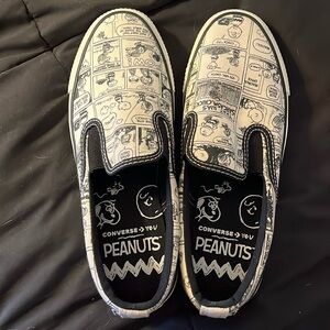 NWOT converse x Peanuts comic strip slip on canvas sneakers , size  8 1/2